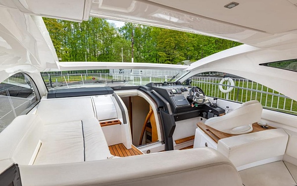 Аренда моторной яхты Fairline Targa 44 в Москве